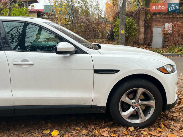 Белый Ягуар Ф-Пейс, объемом двигателя 2 л и пробегом 80 тыс. км за 25990 $, фото 13 на Automoto.ua