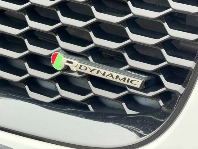 Белый Ягуар Ф-Пейс, объемом двигателя 2 л и пробегом 120 тыс. км за 25500 $, фото 4 на Automoto.ua