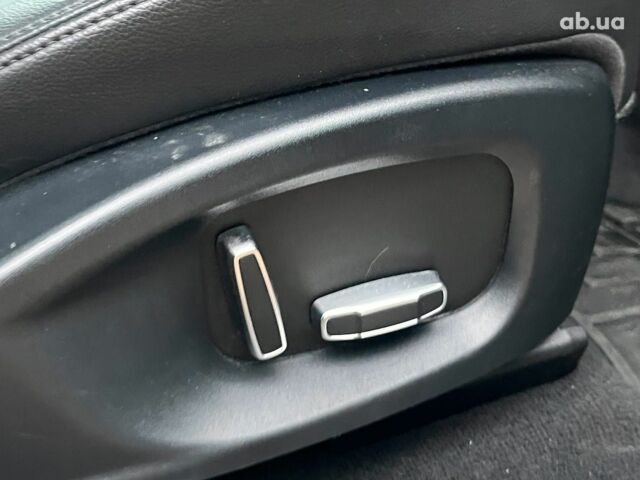 Белый Ягуар Ф-Пейс, объемом двигателя 2 л и пробегом 80 тыс. км за 25990 $, фото 19 на Automoto.ua