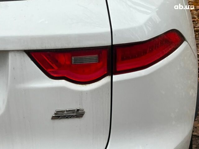 Белый Ягуар Ф-Пейс, объемом двигателя 2 л и пробегом 80 тыс. км за 25990 $, фото 11 на Automoto.ua