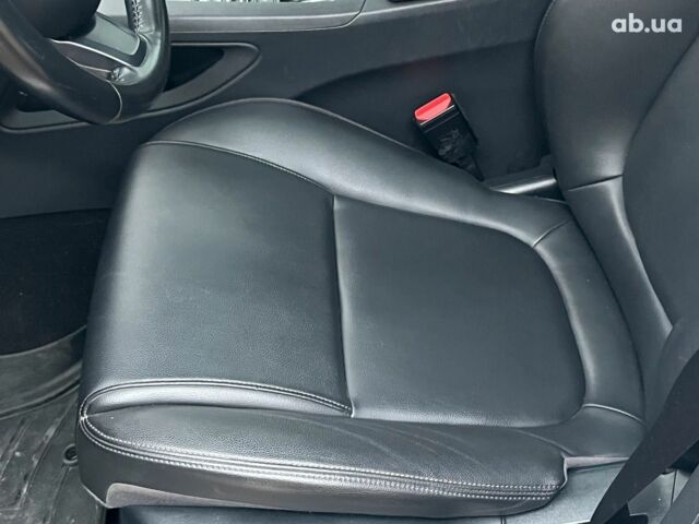 Белый Ягуар Ф-Пейс, объемом двигателя 2 л и пробегом 80 тыс. км за 25990 $, фото 35 на Automoto.ua