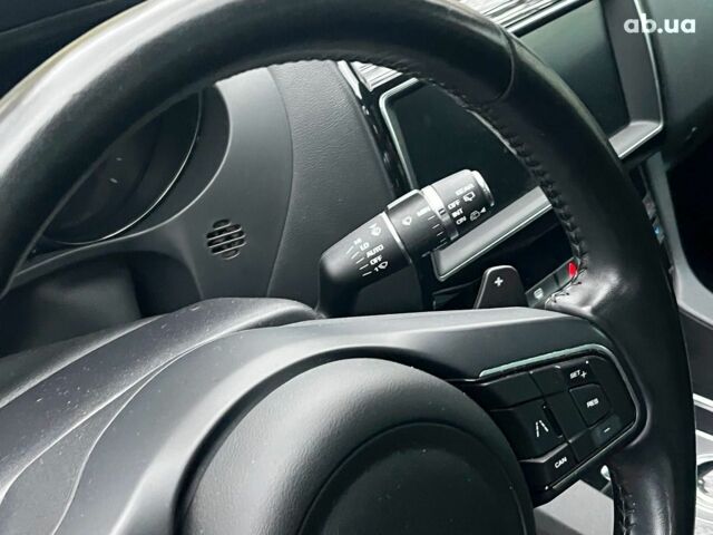 Белый Ягуар Ф-Пейс, объемом двигателя 2 л и пробегом 80 тыс. км за 25990 $, фото 36 на Automoto.ua