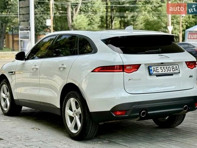 Білий Ягуар Ф-Пейс, об'ємом двигуна 2 л та пробігом 140 тис. км за 21900 $, фото 6 на Automoto.ua