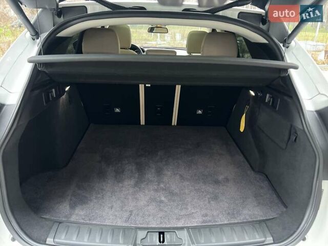 Белый Ягуар Ф-Пейс, объемом двигателя 3 л и пробегом 140 тыс. км за 21500 $, фото 31 на Automoto.ua