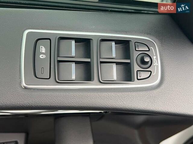 Белый Ягуар Ф-Пейс, объемом двигателя 2 л и пробегом 129 тыс. км за 25590 $, фото 19 на Automoto.ua