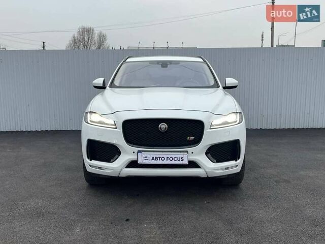 Білий Ягуар Ф-Пейс, об'ємом двигуна 3 л та пробігом 18 тис. км за 23990 $, фото 2 на Automoto.ua
