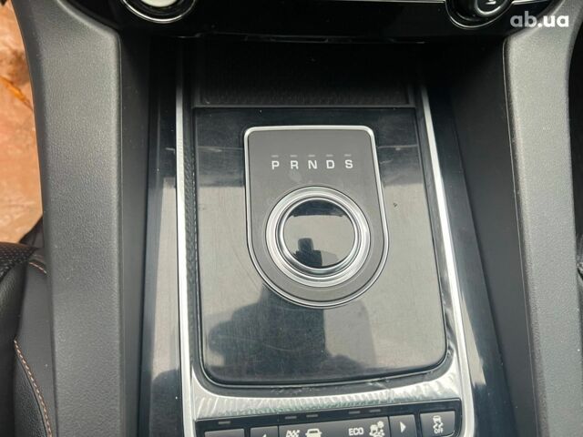 Белый Ягуар Ф-Пейс, объемом двигателя 2 л и пробегом 129 тыс. км за 25590 $, фото 30 на Automoto.ua