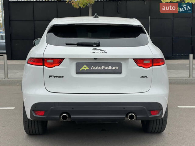 Білий Ягуар Ф-Пейс, об'ємом двигуна 2 л та пробігом 106 тис. км за 28000 $, фото 5 на Automoto.ua
