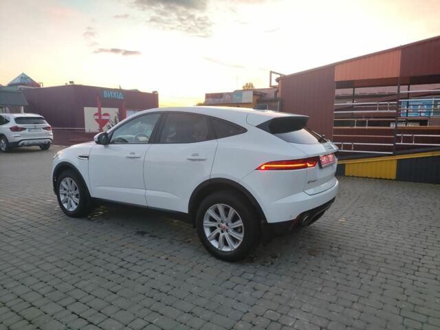 Білий Ягуар Ф-Пейс, об'ємом двигуна 2 л та пробігом 117 тис. км за 17921 $, фото 3 на Automoto.ua