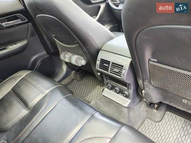 Белый Ягуар Ф-Пейс, объемом двигателя 2 л и пробегом 93 тыс. км за 19900 $, фото 15 на Automoto.ua