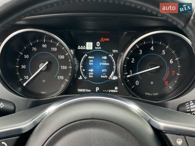 Білий Ягуар Ф-Пейс, об'ємом двигуна 2 л та пробігом 106 тис. км за 28000 $, фото 25 на Automoto.ua