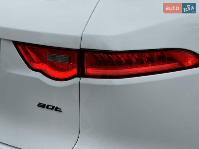 Білий Ягуар Ф-Пейс, об'ємом двигуна 2 л та пробігом 106 тис. км за 28000 $, фото 8 на Automoto.ua