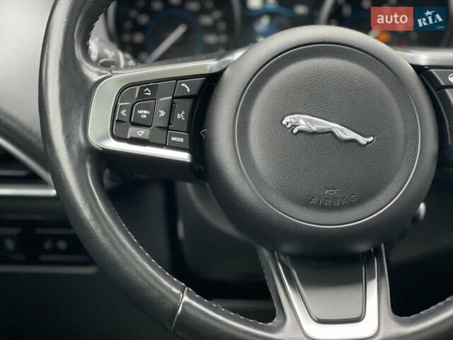 Білий Ягуар Ф-Пейс, об'ємом двигуна 2 л та пробігом 106 тис. км за 28000 $, фото 22 на Automoto.ua