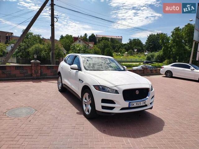 Белый Ягуар Ф-Пейс, объемом двигателя 2 л и пробегом 93 тыс. км за 19900 $, фото 5 на Automoto.ua