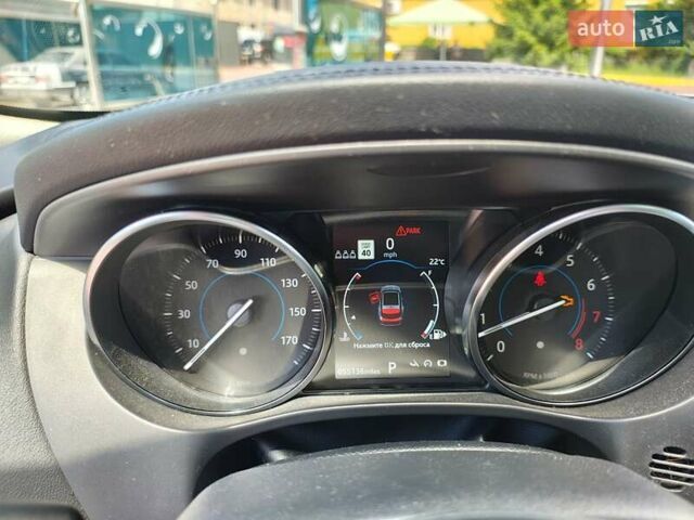 Белый Ягуар Ф-Пейс, объемом двигателя 2 л и пробегом 93 тыс. км за 19900 $, фото 19 на Automoto.ua