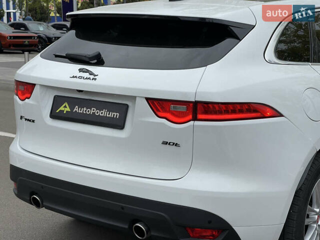 Білий Ягуар Ф-Пейс, об'ємом двигуна 2 л та пробігом 106 тис. км за 28000 $, фото 7 на Automoto.ua