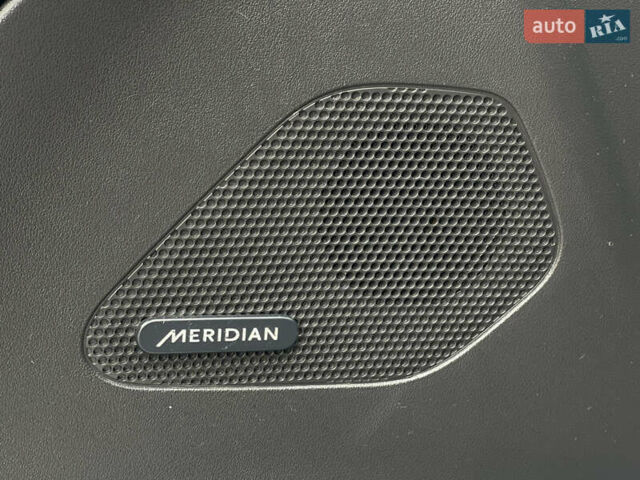 Білий Ягуар Ф-Пейс, об'ємом двигуна 2 л та пробігом 106 тис. км за 28000 $, фото 28 на Automoto.ua