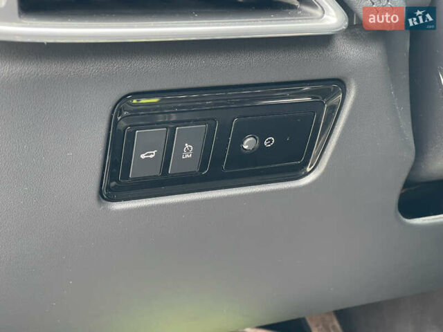 Білий Ягуар Ф-Пейс, об'ємом двигуна 2 л та пробігом 106 тис. км за 28000 $, фото 14 на Automoto.ua