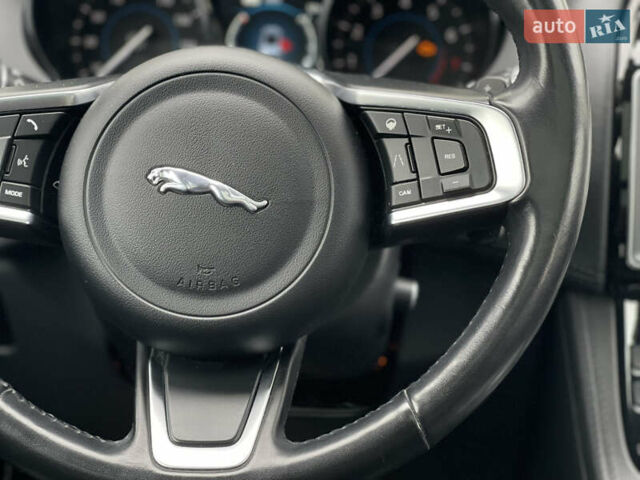 Білий Ягуар Ф-Пейс, об'ємом двигуна 2 л та пробігом 106 тис. км за 28000 $, фото 20 на Automoto.ua