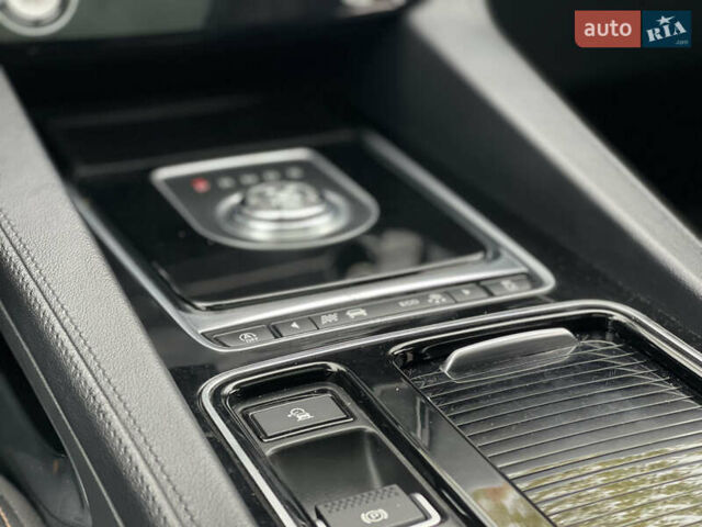 Білий Ягуар Ф-Пейс, об'ємом двигуна 2 л та пробігом 106 тис. км за 28000 $, фото 24 на Automoto.ua