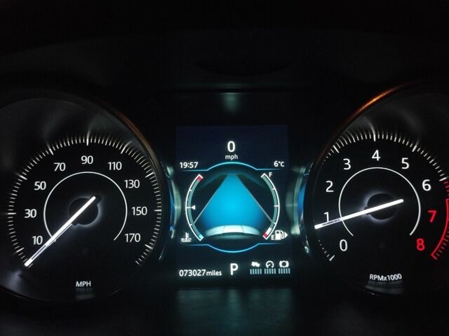 Білий Ягуар Ф-Пейс, об'ємом двигуна 2 л та пробігом 117 тис. км за 17921 $, фото 7 на Automoto.ua