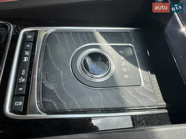 Белый Ягуар Ф-Пейс, объемом двигателя 2 л и пробегом 35 тыс. км за 35500 $, фото 14 на Automoto.ua