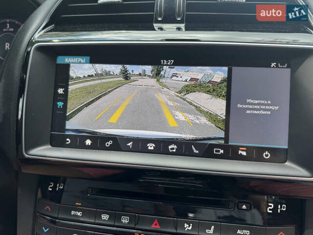 Белый Ягуар Ф-Пейс, объемом двигателя 2 л и пробегом 35 тыс. км за 35500 $, фото 19 на Automoto.ua