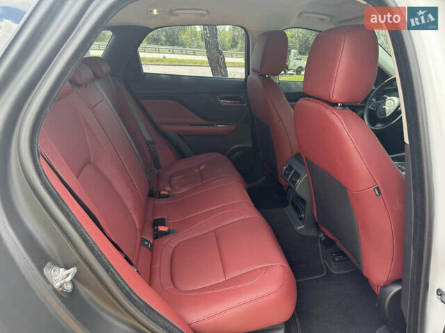 Белый Ягуар Ф-Пейс, объемом двигателя 2 л и пробегом 35 тыс. км за 35500 $, фото 27 на Automoto.ua