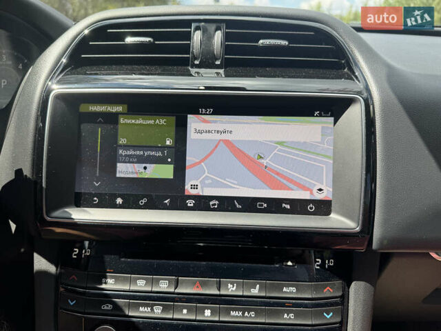 Белый Ягуар Ф-Пейс, объемом двигателя 2 л и пробегом 35 тыс. км за 35500 $, фото 18 на Automoto.ua