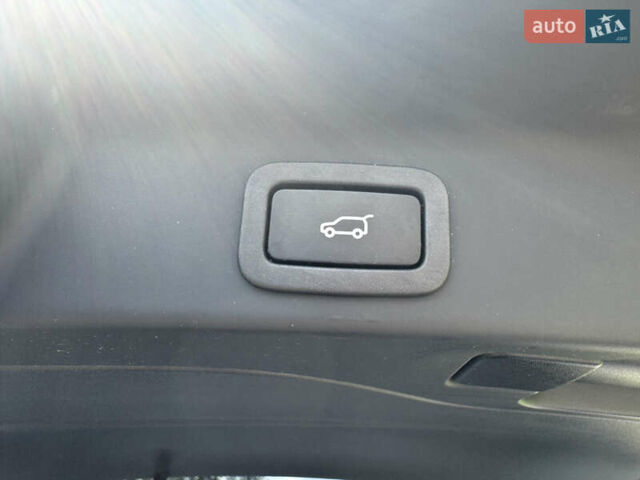 Белый Ягуар Ф-Пейс, объемом двигателя 2 л и пробегом 35 тыс. км за 35500 $, фото 13 на Automoto.ua