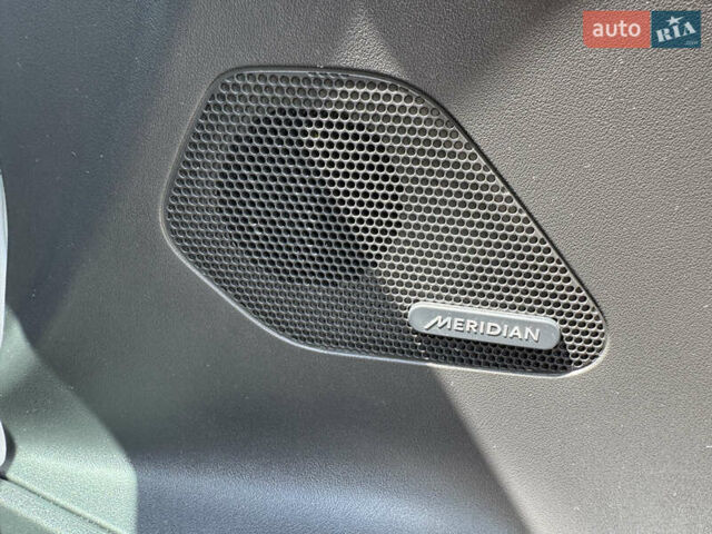 Белый Ягуар Ф-Пейс, объемом двигателя 2 л и пробегом 35 тыс. км за 35500 $, фото 15 на Automoto.ua