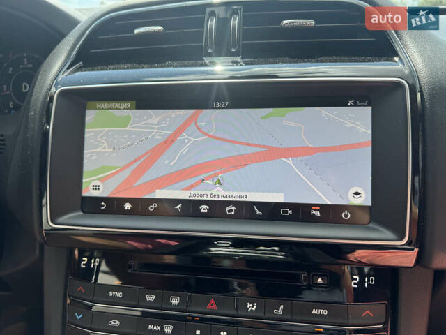 Белый Ягуар Ф-Пейс, объемом двигателя 2 л и пробегом 35 тыс. км за 35500 $, фото 20 на Automoto.ua