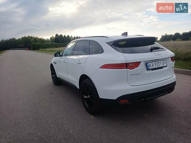 Білий Ягуар Ф-Пейс, об'ємом двигуна 2 л та пробігом 129 тис. км за 26200 $, фото 3 на Automoto.ua