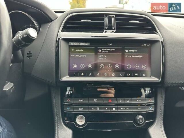 Білий Ягуар Ф-Пейс, об'ємом двигуна 2 л та пробігом 106 тис. км за 29900 $, фото 25 на Automoto.ua