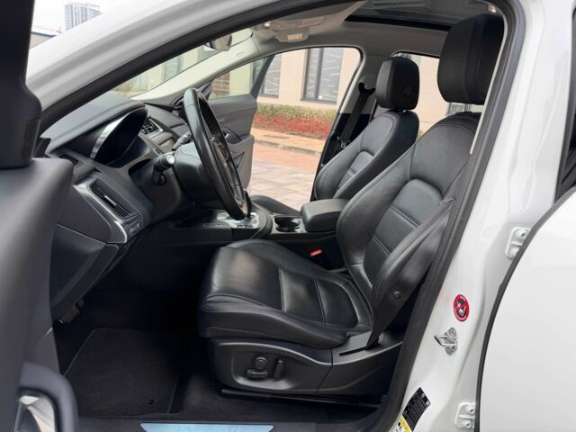 Белый Ягуар Ф-Пейс, объемом двигателя 2 л и пробегом 42 тыс. км за 27999 $, фото 14 на Automoto.ua