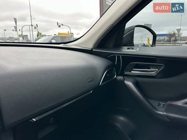 Білий Ягуар Ф-Пейс, об'ємом двигуна 2 л та пробігом 106 тис. км за 29900 $, фото 29 на Automoto.ua