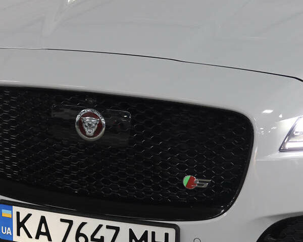 Белый Ягуар Ф-Пейс, объемом двигателя 3 л и пробегом 27 тыс. км за 29300 $, фото 12 на Automoto.ua