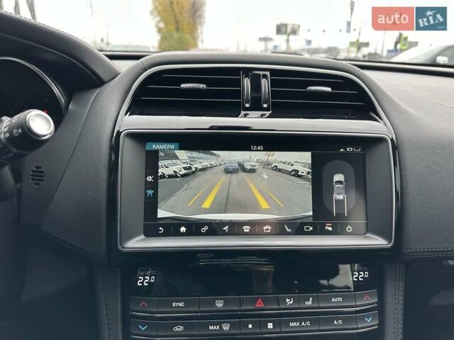 Білий Ягуар Ф-Пейс, об'ємом двигуна 2 л та пробігом 106 тис. км за 29900 $, фото 23 на Automoto.ua