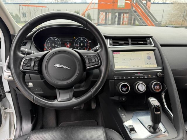 Белый Ягуар Ф-Пейс, объемом двигателя 2 л и пробегом 42 тыс. км за 27999 $, фото 17 на Automoto.ua