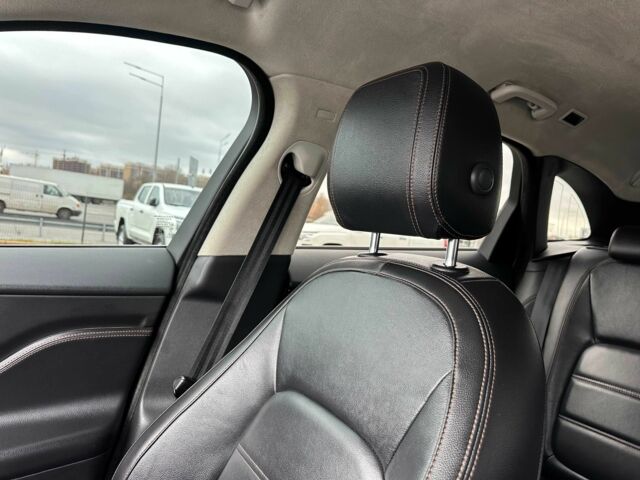 Белый Ягуар Ф-Пейс, объемом двигателя 2 л и пробегом 106 тыс. км за 29900 $, фото 15 на Automoto.ua