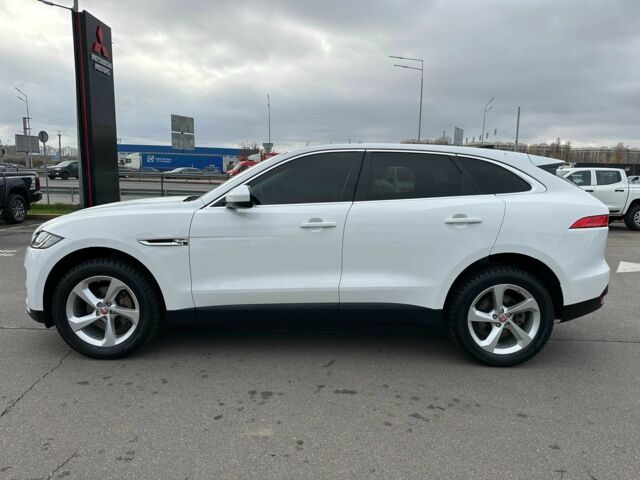 Белый Ягуар Ф-Пейс, объемом двигателя 2 л и пробегом 106 тыс. км за 29900 $, фото 3 на Automoto.ua