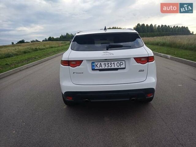 Білий Ягуар Ф-Пейс, об'ємом двигуна 2 л та пробігом 129 тис. км за 26200 $, фото 5 на Automoto.ua