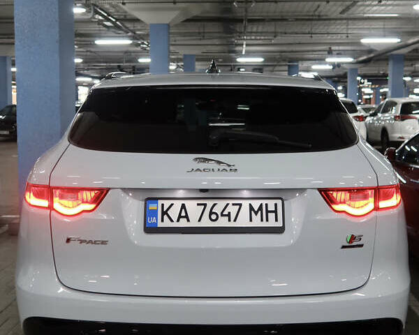 Белый Ягуар Ф-Пейс, объемом двигателя 3 л и пробегом 27 тыс. км за 29300 $, фото 1 на Automoto.ua