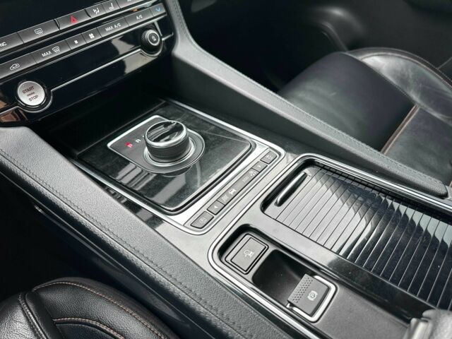 Белый Ягуар Ф-Пейс, объемом двигателя 2 л и пробегом 106 тыс. км за 29900 $, фото 14 на Automoto.ua