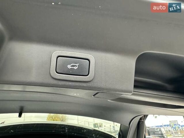 Білий Ягуар Ф-Пейс, об'ємом двигуна 2 л та пробігом 106 тис. км за 29900 $, фото 10 на Automoto.ua