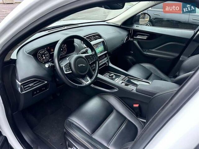 Білий Ягуар Ф-Пейс, об'ємом двигуна 2 л та пробігом 68 тис. км за 36000 $, фото 11 на Automoto.ua