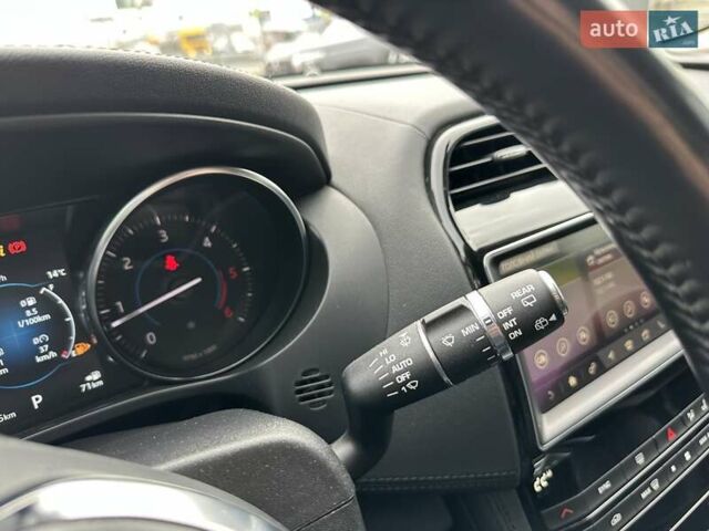 Білий Ягуар Ф-Пейс, об'ємом двигуна 2 л та пробігом 106 тис. км за 29900 $, фото 22 на Automoto.ua