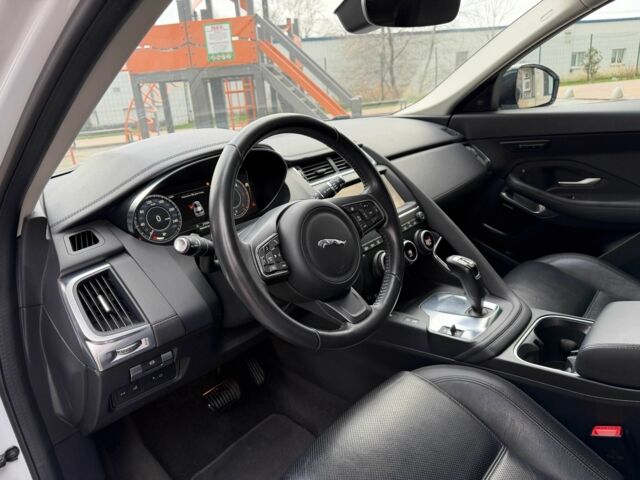 Белый Ягуар Ф-Пейс, объемом двигателя 2 л и пробегом 42 тыс. км за 27999 $, фото 13 на Automoto.ua