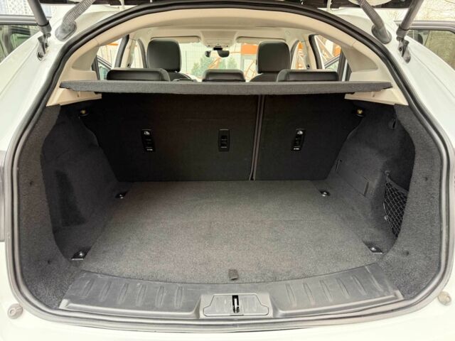 Белый Ягуар Ф-Пейс, объемом двигателя 2 л и пробегом 42 тыс. км за 27999 $, фото 21 на Automoto.ua