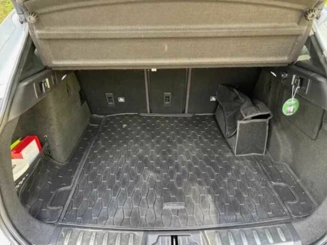 Белый Ягуар Ф-Пейс, объемом двигателя 3 л и пробегом 94 тыс. км за 18300 $, фото 12 на Automoto.ua